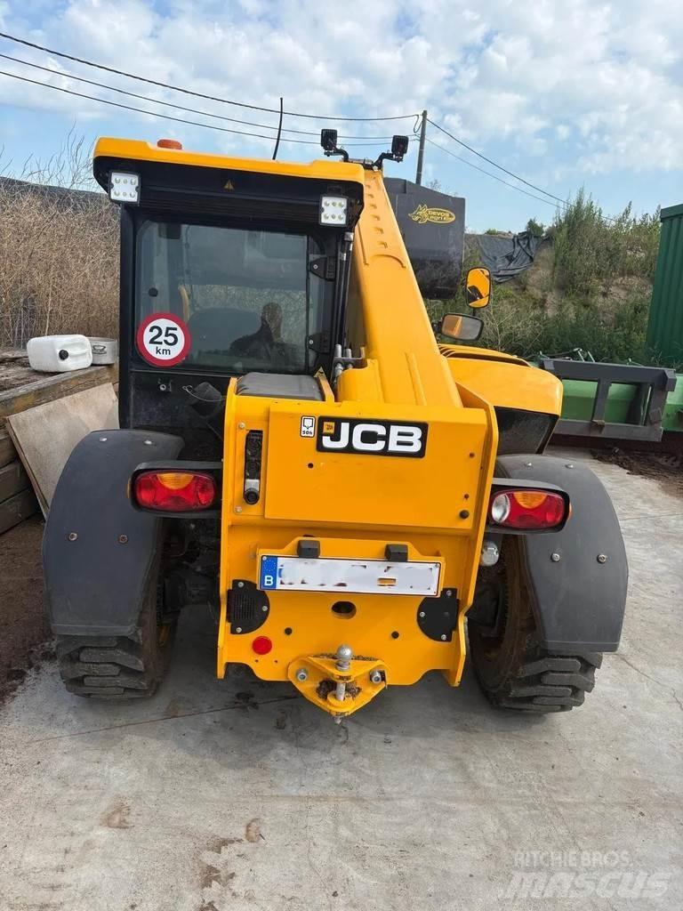 JCB 525.60 Poljoprivredni teleskopski utovarivači