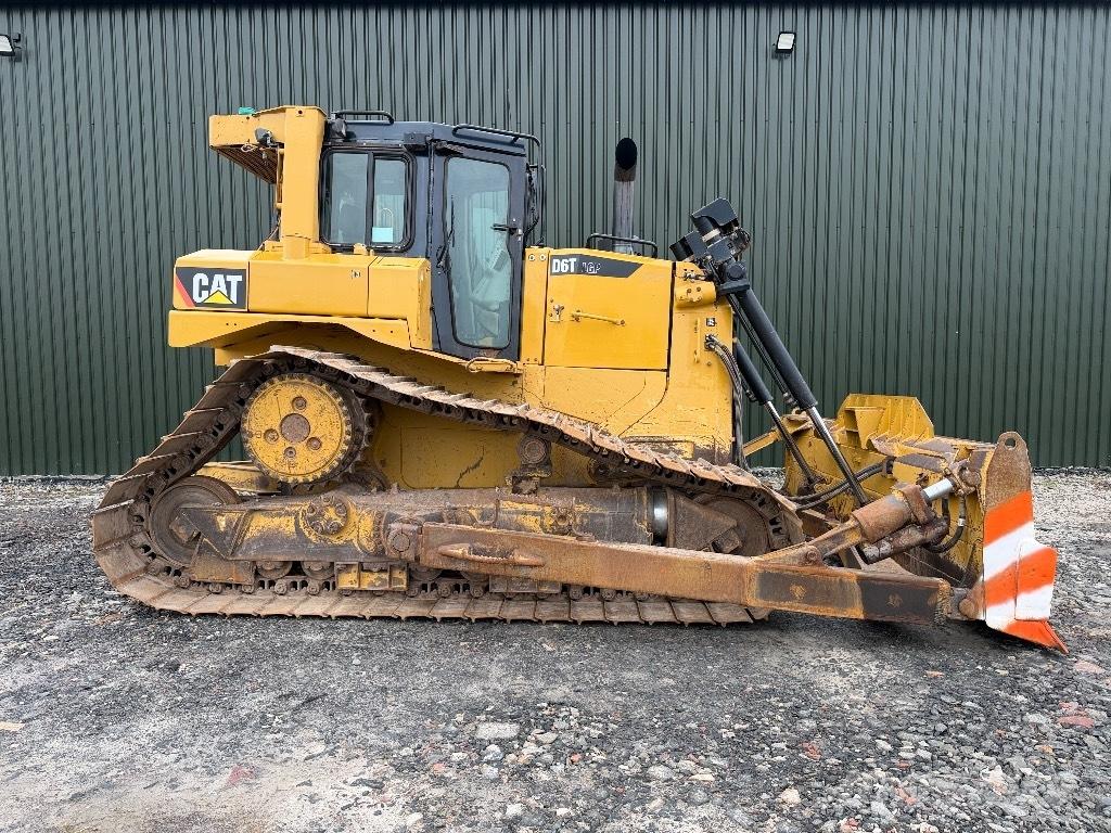 CAT D 6 T LGP Buldožeri gusjeničari