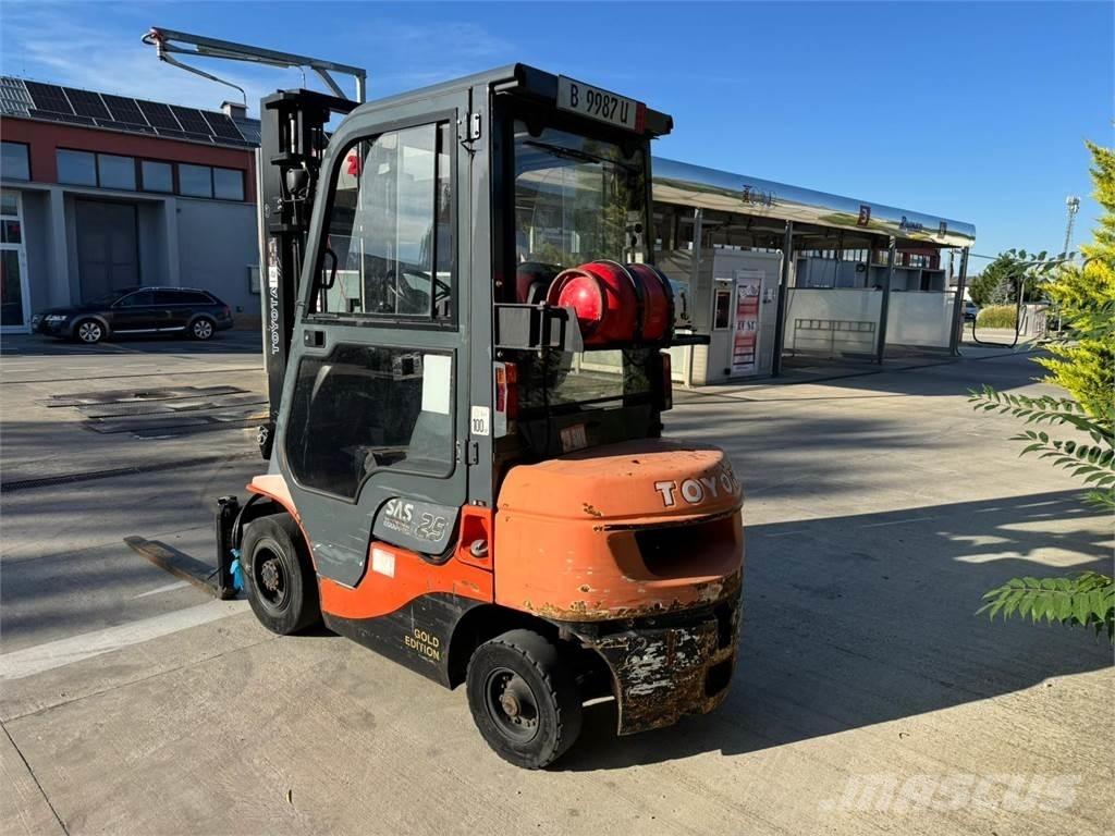 Toyota 7FGF25 Plinski viličari