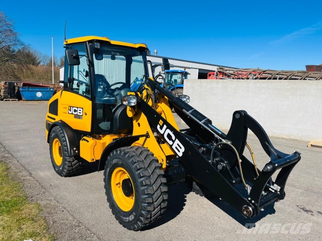 JCB 407 Višenamjenski utovarivači