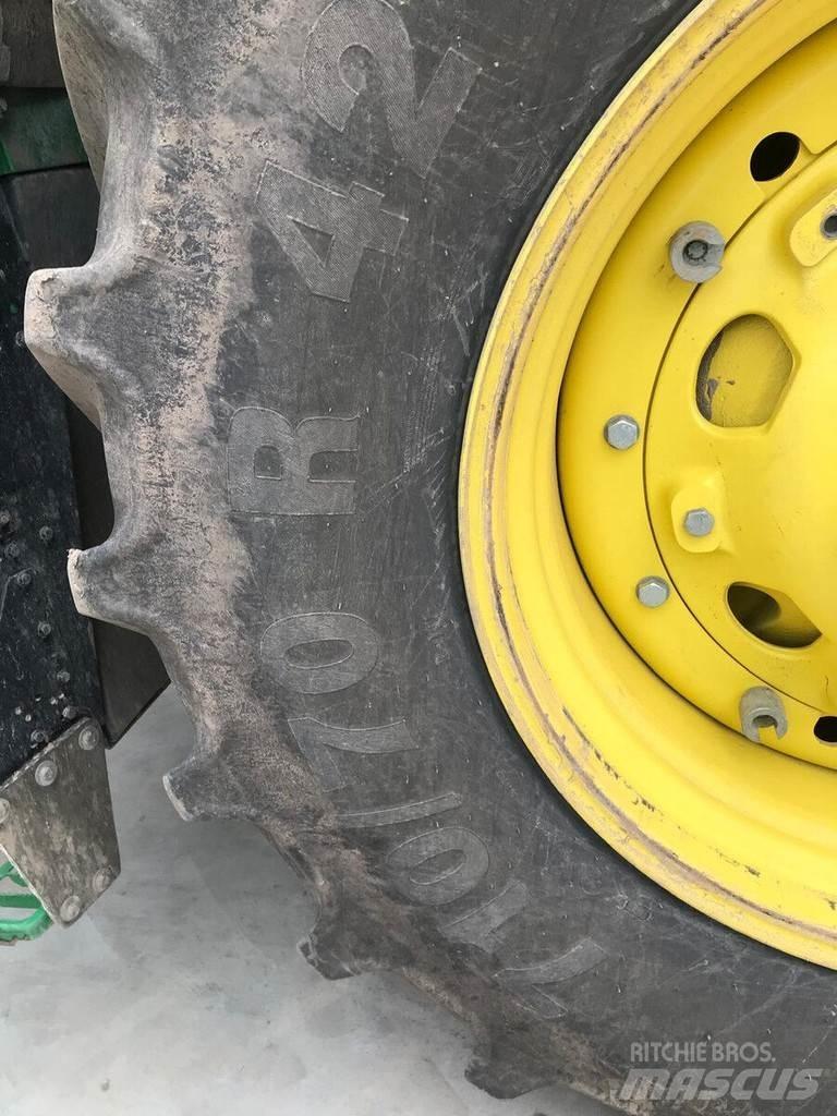 John Deere 8R410 Traktori