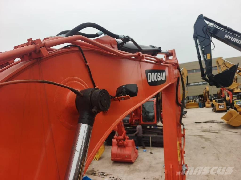 Doosan DX 140 Bageri gusjeničari