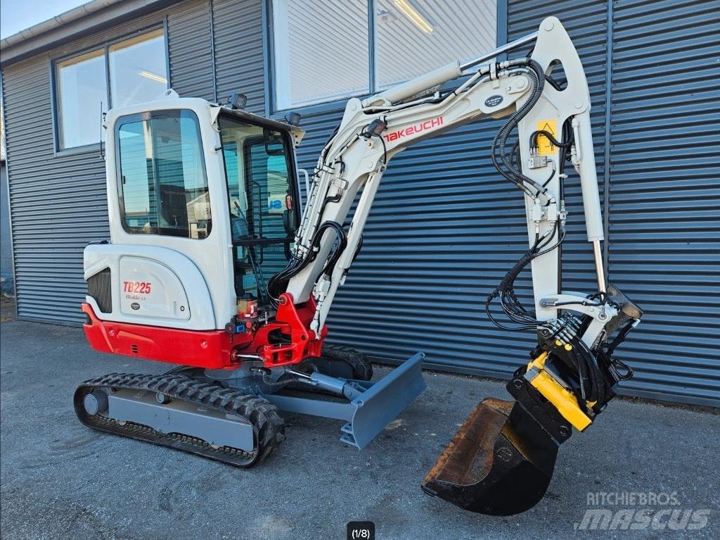 Takeuchi TB 225 Mini bageri <7t