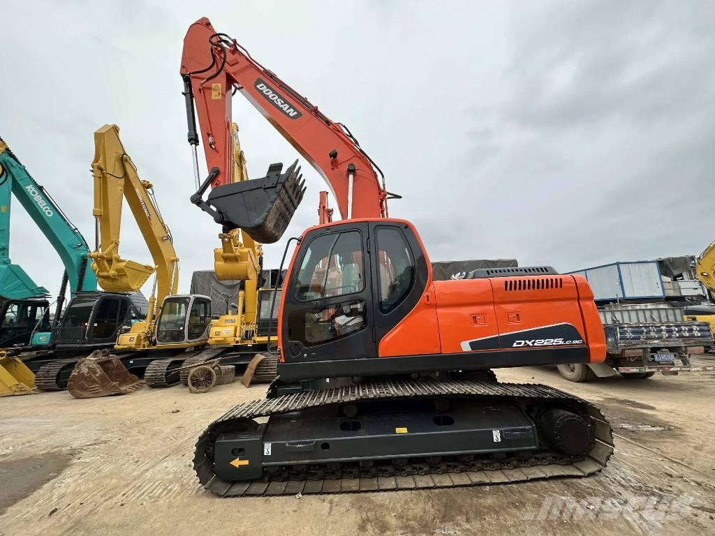 Doosan DX225LC-9C Bageri gusjeničari