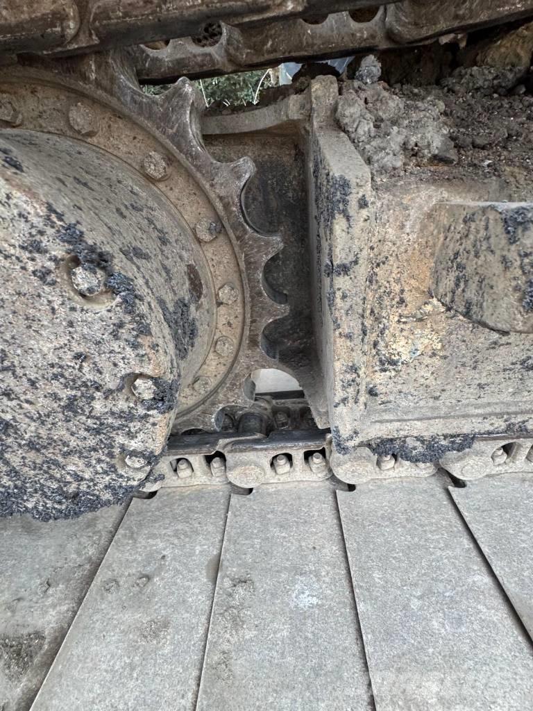 Hitachi ZX 135 US-6 Bageri gusjeničari