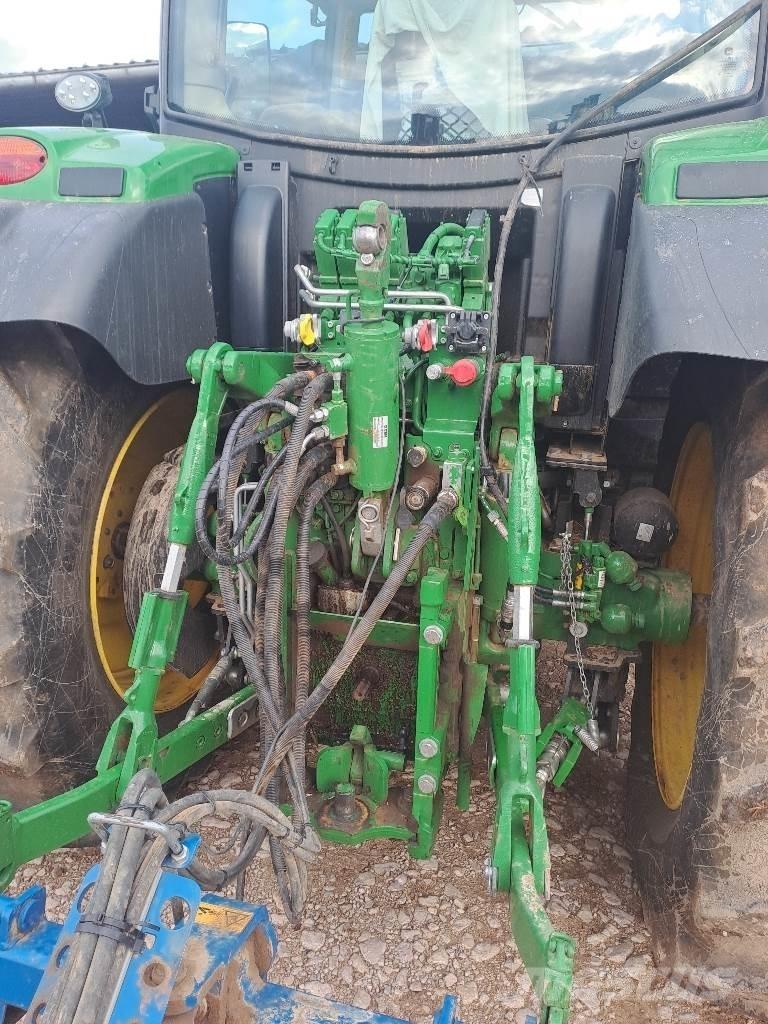 John Deere 6155R Traktori