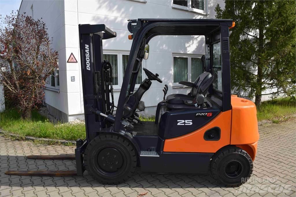 Doosan D 25 S-5 Dizelski viličari