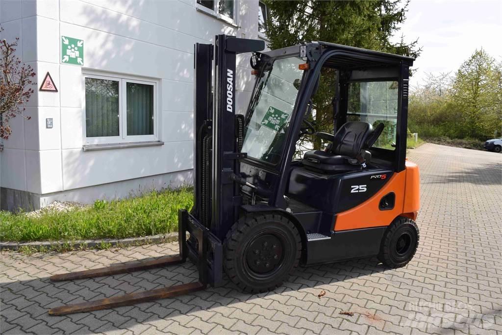 Doosan D 25 S-5 Dizelski viličari