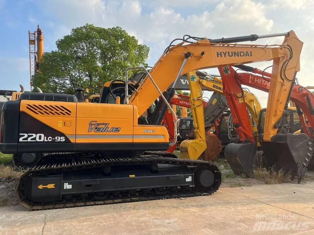 Hyundai R220LC-9S Bageri na kotačima