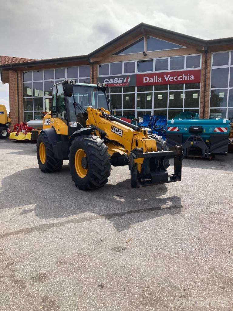 JCB TM 320 Poljoprivredni teleskopski utovarivači