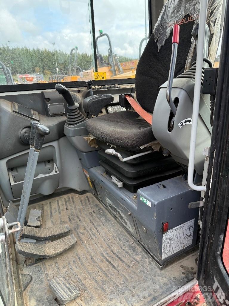 Takeuchi TB 230 Mini bageri <7t