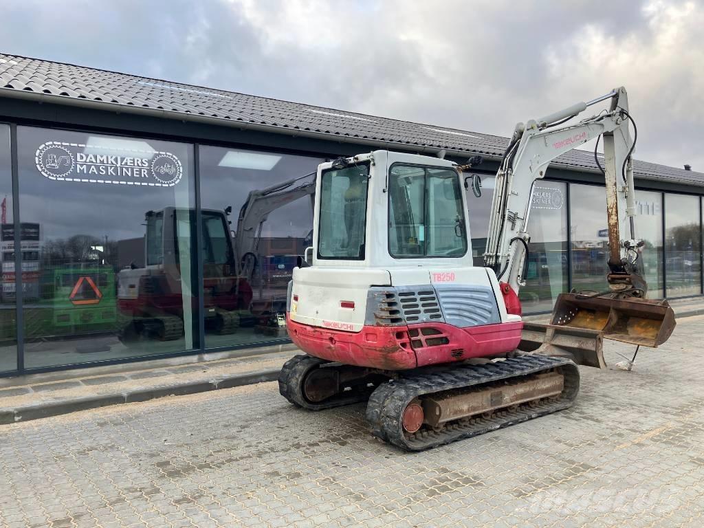Takeuchi TB 250 Bageri gusjeničari