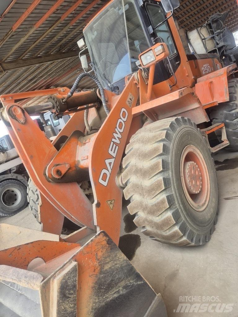 Daewoo Mega 250 Utovarivači na kotačima