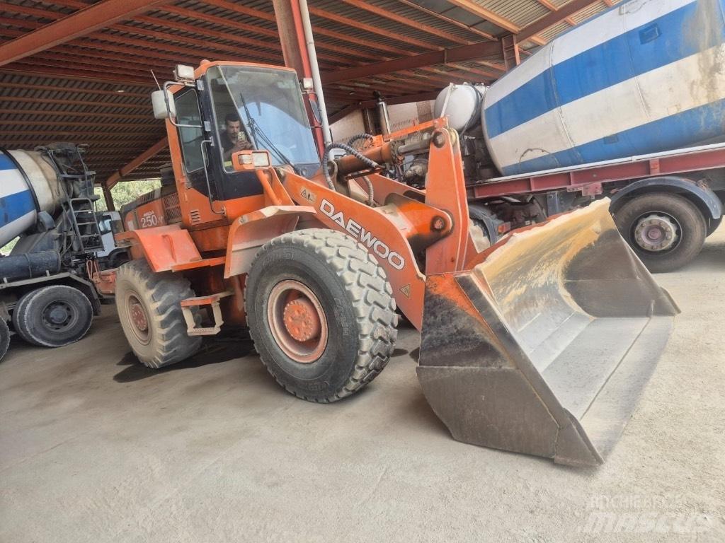 Daewoo Mega 250 Utovarivači na kotačima