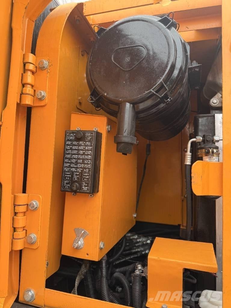 Hyundai HX 220 Bageri gusjeničari