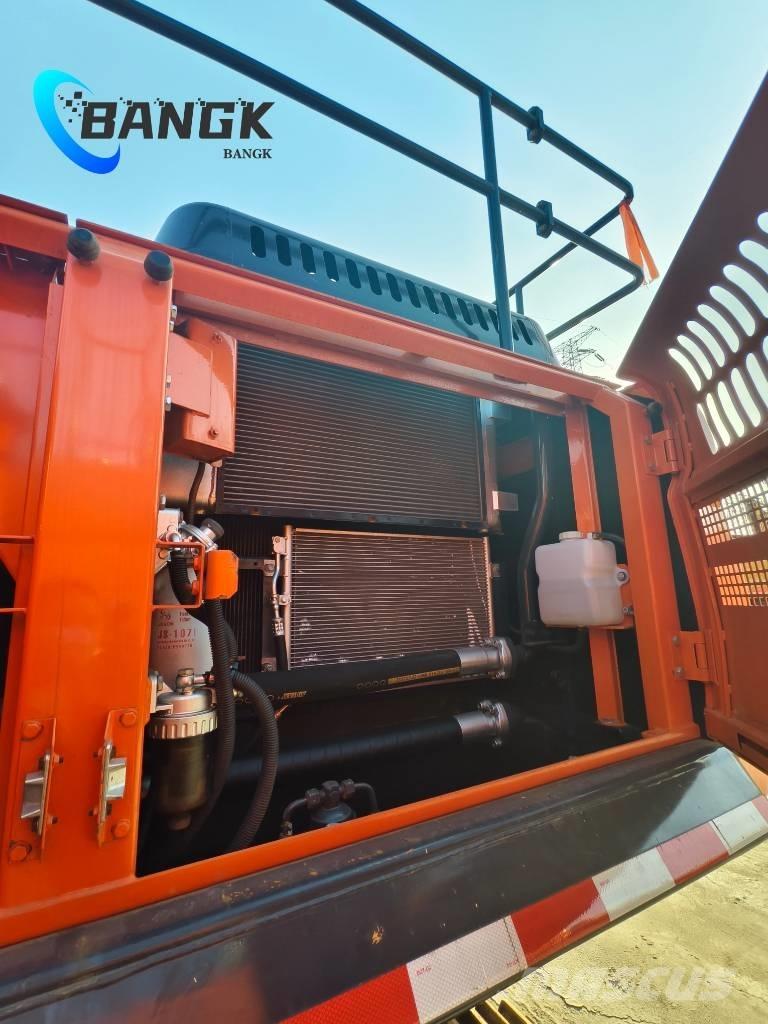 Doosan DX 300 LC Bageri gusjeničari
