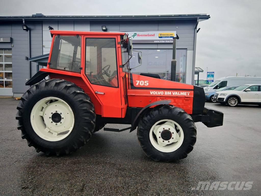 Valmet 705 MYYTY Traktori