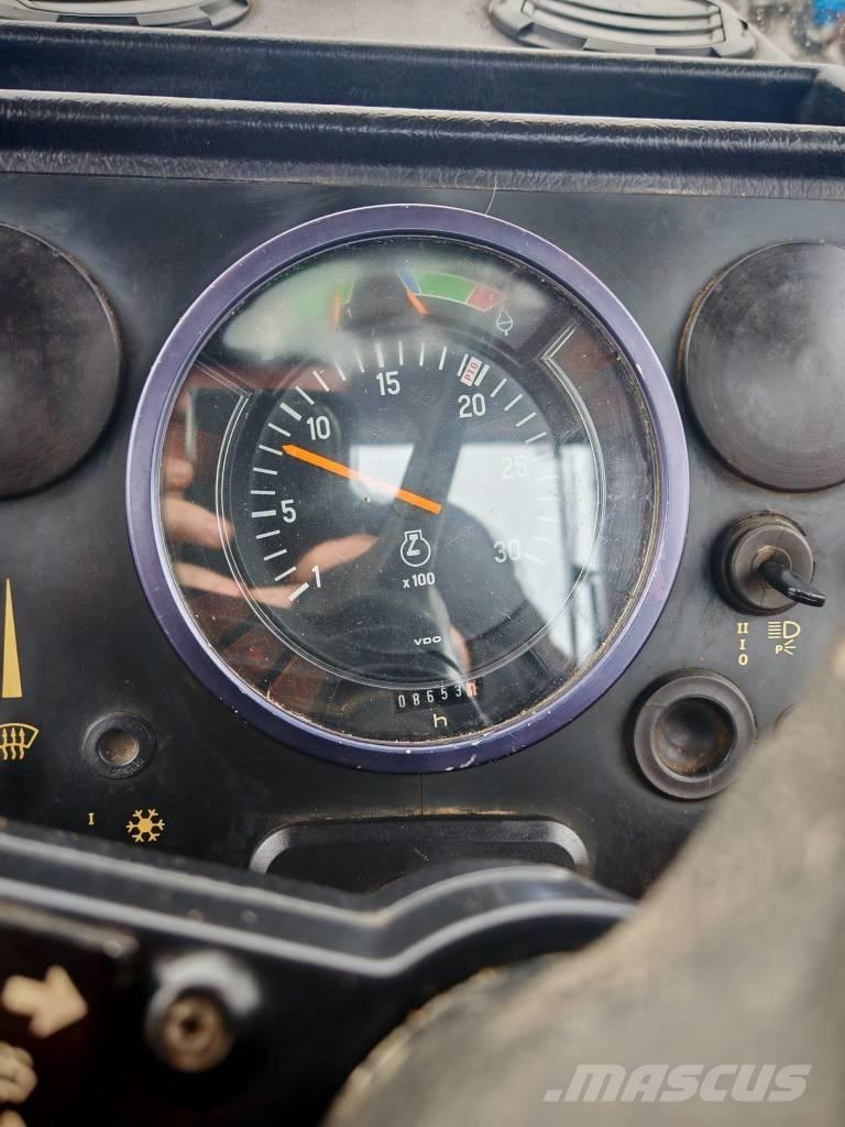 Valmet 705 MYYTY Traktori