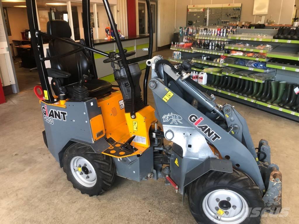 GiANT G 1200 Višenamjenski utovarivači