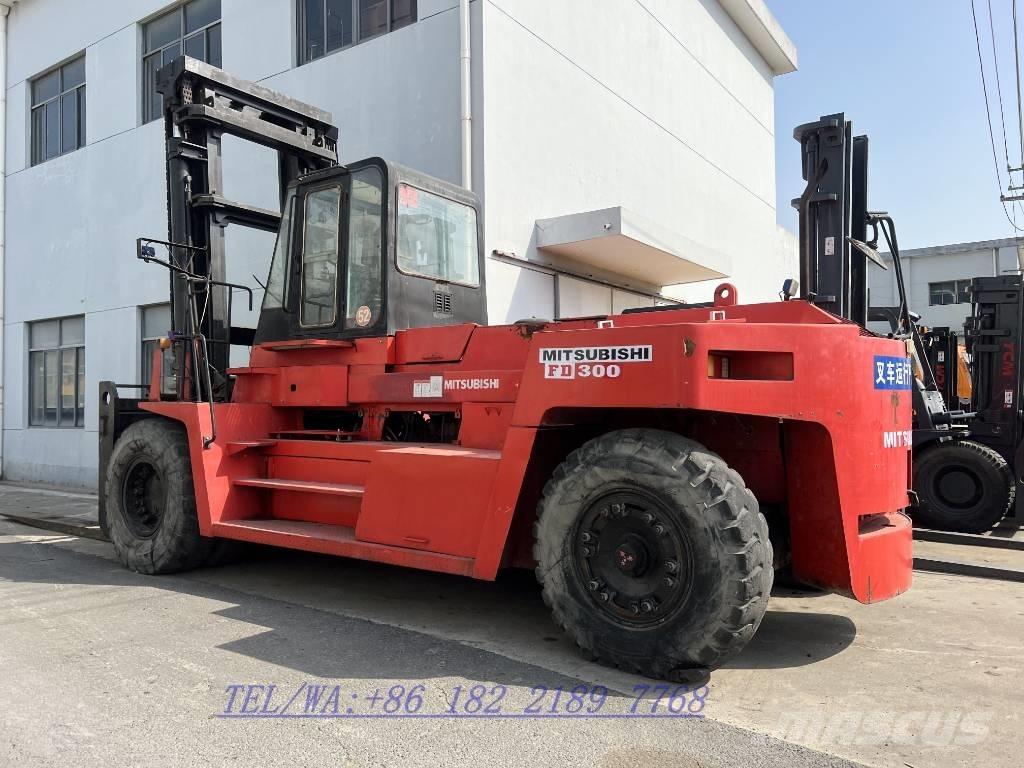 Mitsubishi FD300 Teleskopski viličari