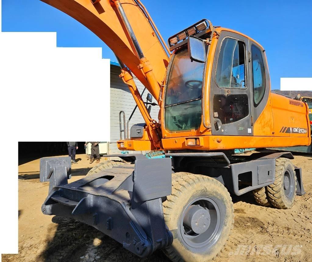 Doosan DX 210 W Bageri na kotačima