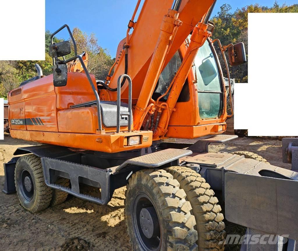 Doosan DX 210 W Bageri na kotačima