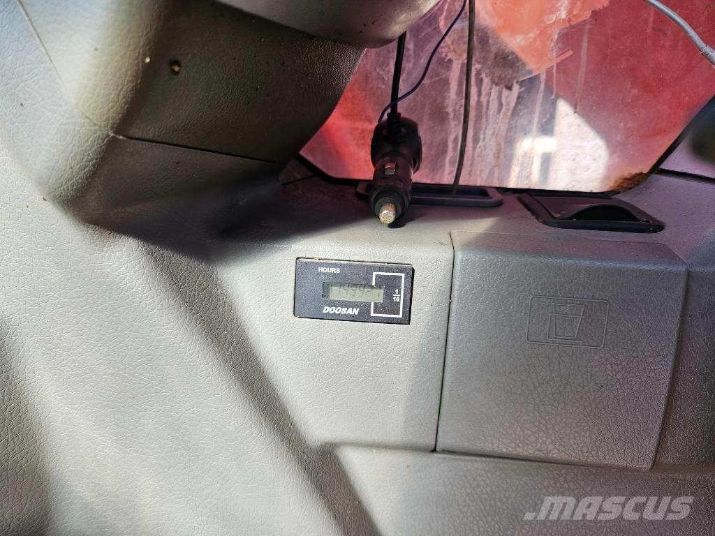 Doosan DX 210 W Bageri na kotačima