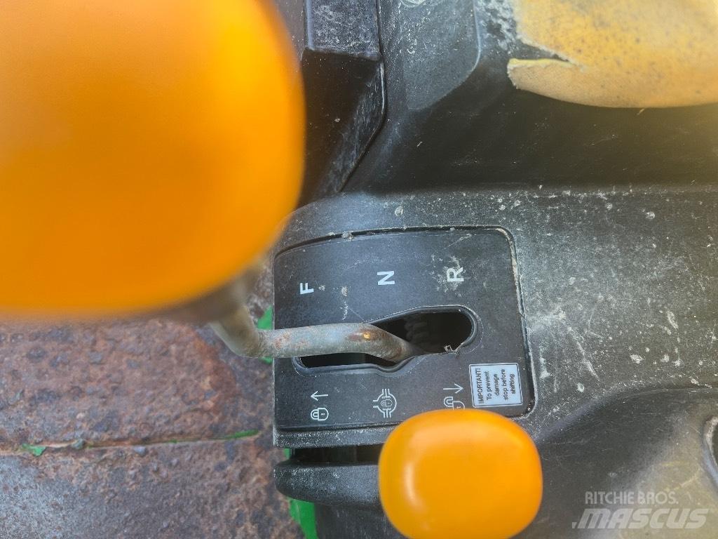 John Deere Gator TS Pomoćni strojevi