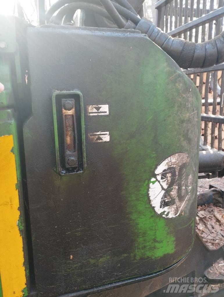 John Deere 810D Forvarderi