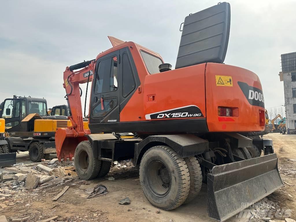 Doosan 150 Bageri na kotačima
