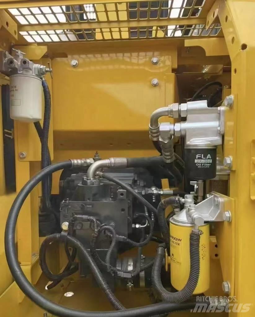 Komatsu PC 130 Bageri gusjeničari