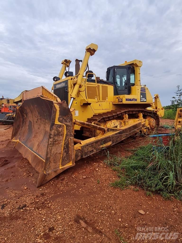 Komatsu D 375 A Buldožeri gusjeničari