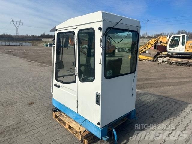 Fuchs MHL 330 Kabine i unutrašnjost