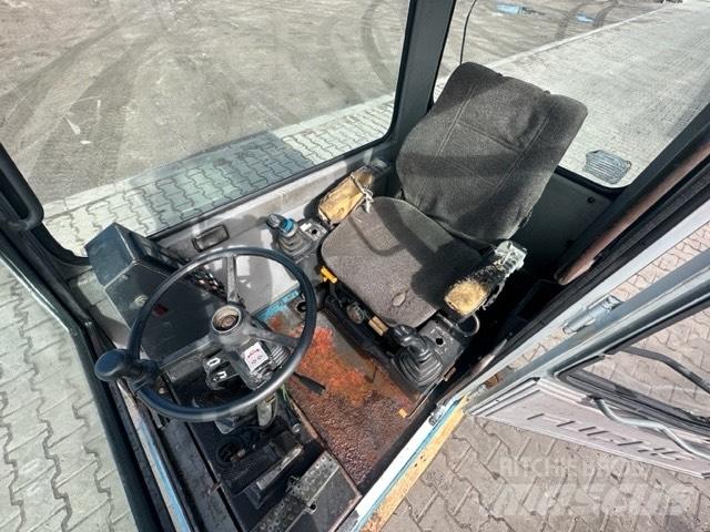 Fuchs MHL 330 Kabine i unutrašnjost