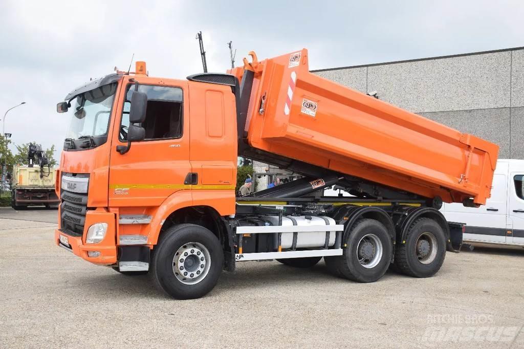 DAF CF 460 Rol kiper kamioni s kukama za dizanje