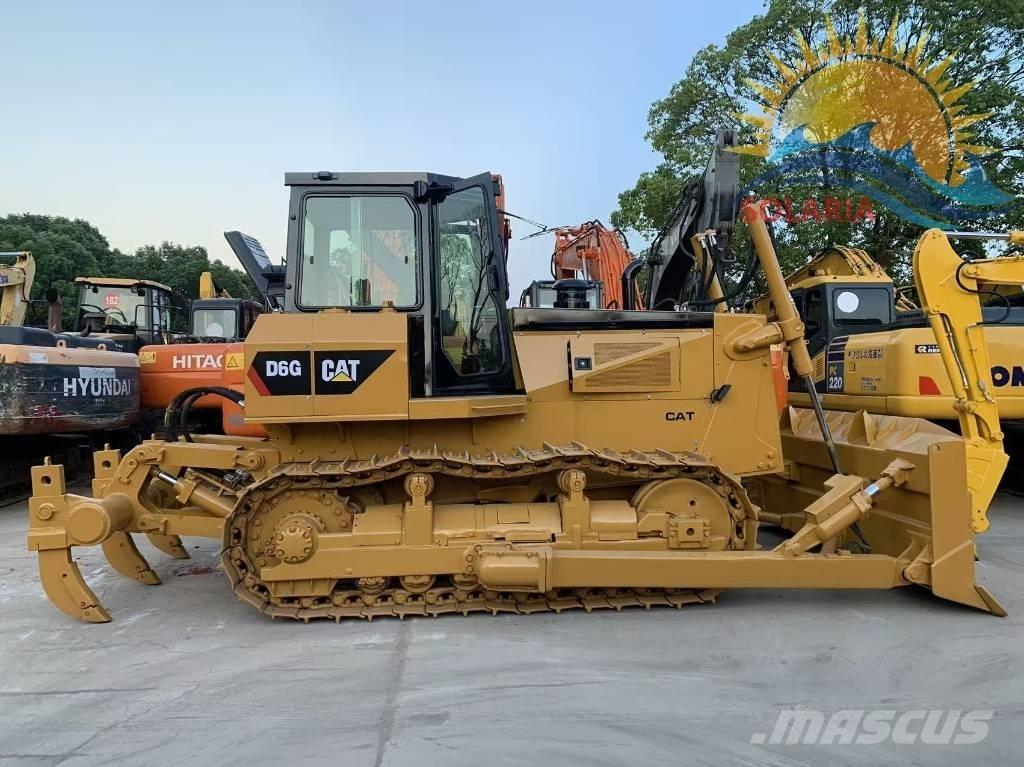 CAT D 6 G Buldožeri gusjeničari