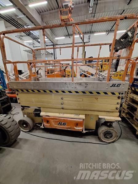 JLG 3246 ES Škaraste platforme