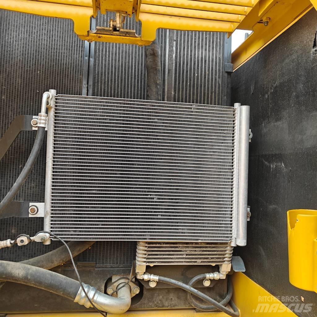 Komatsu 220-8 Bageri gusjeničari