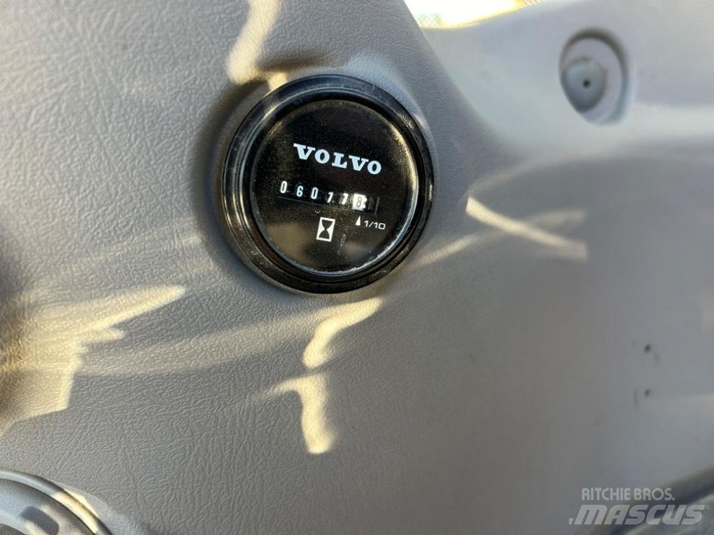 Volvo EC 220 DL Bageri gusjeničari