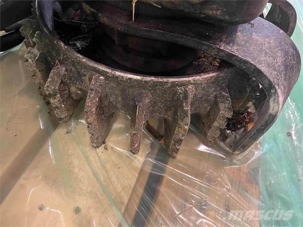 Komatsu C93 Glave za kombajne