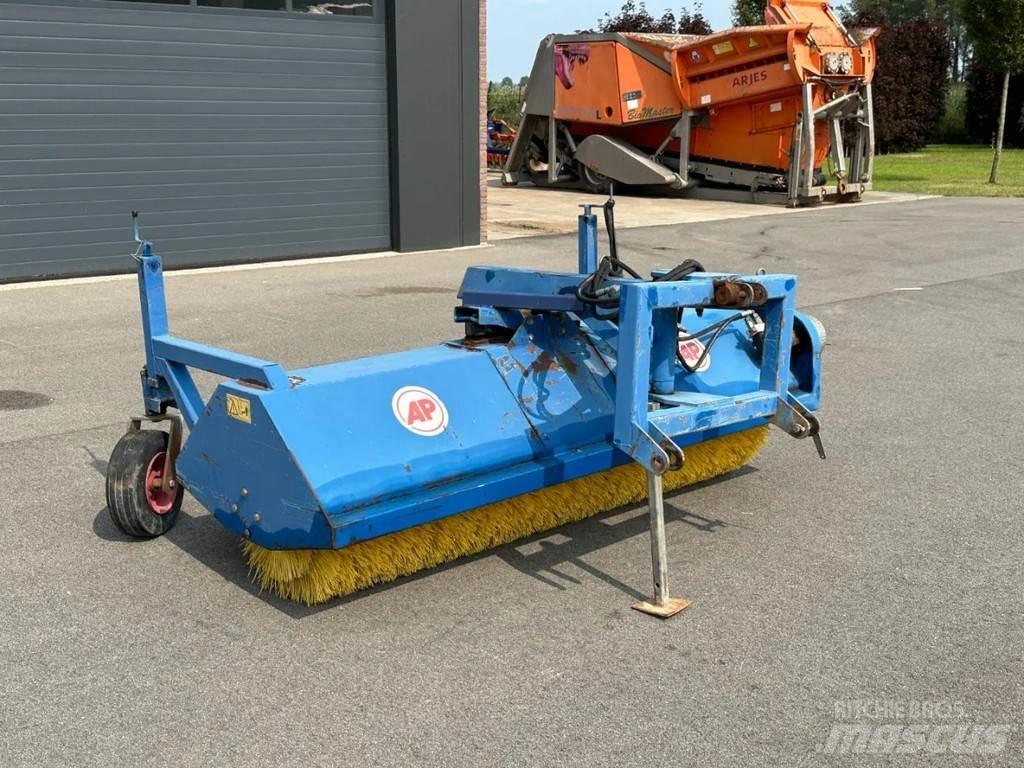 AP VHZ 2500 Strojevi za metenje