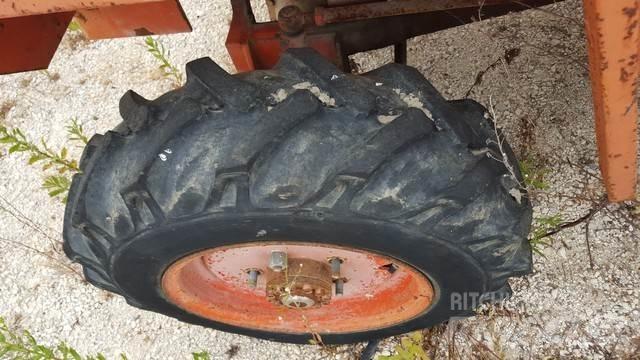  Pneus 7.50-16 Gume, kotači i naplatci