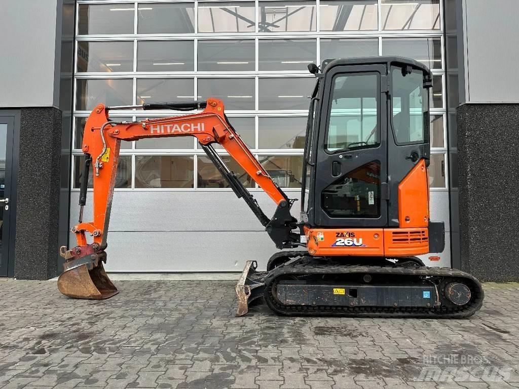 Hitachi ZX26U-6 CR Mini bageri <7t