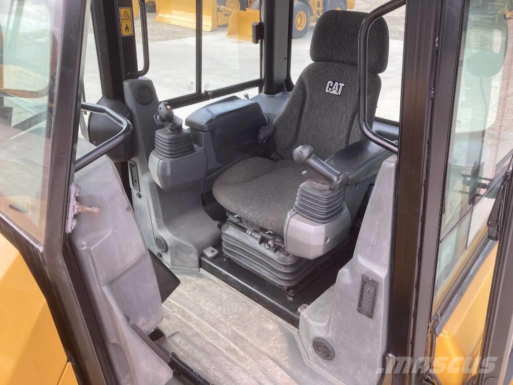 CAT D 6 K 2 LGP Buldožeri gusjeničari