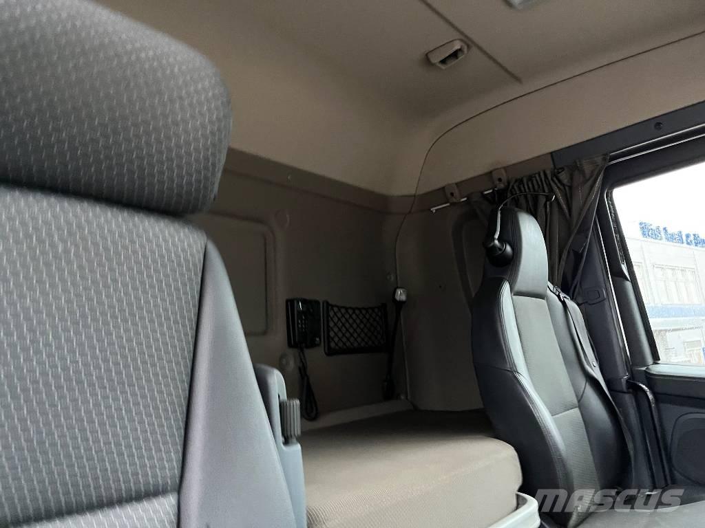 Scania R490 Rol kiper kamioni s kukama za dizanje