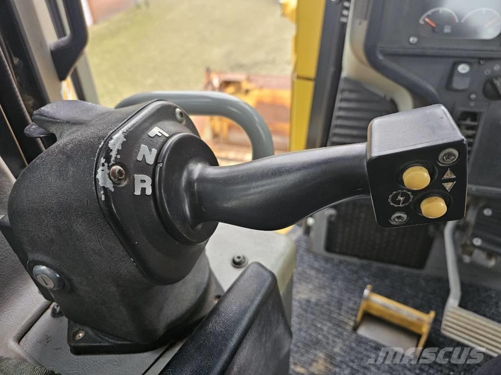 CAT D 6 T LGP Buldožeri gusjeničari