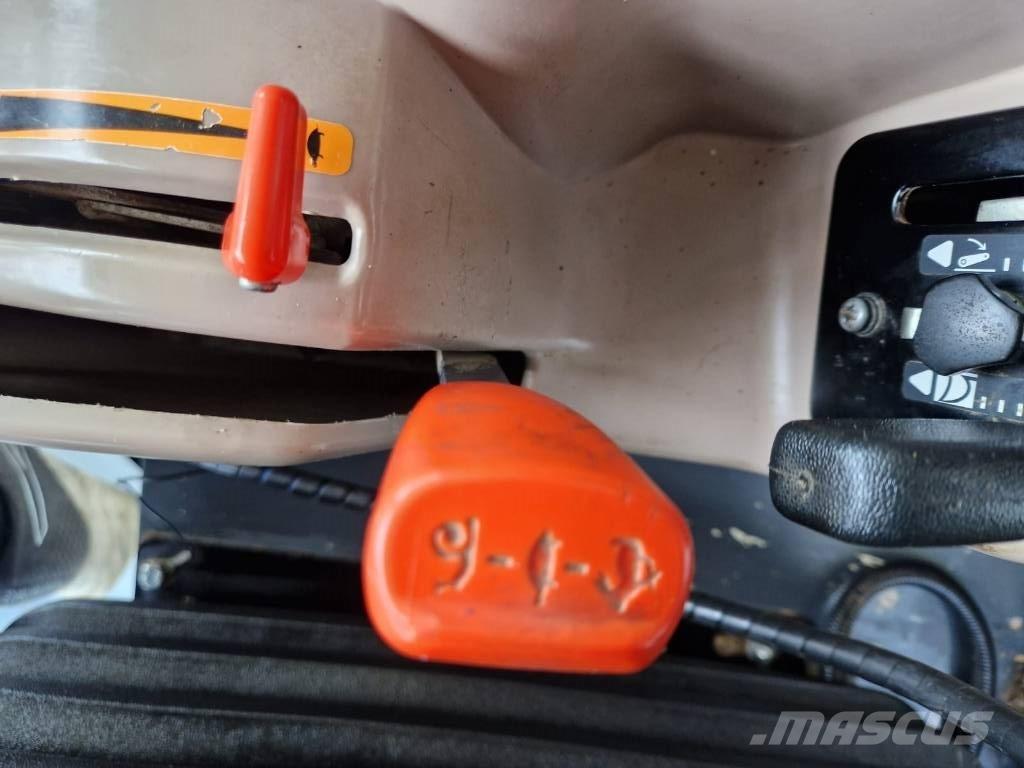 Kubota M 8560 DT Traktori