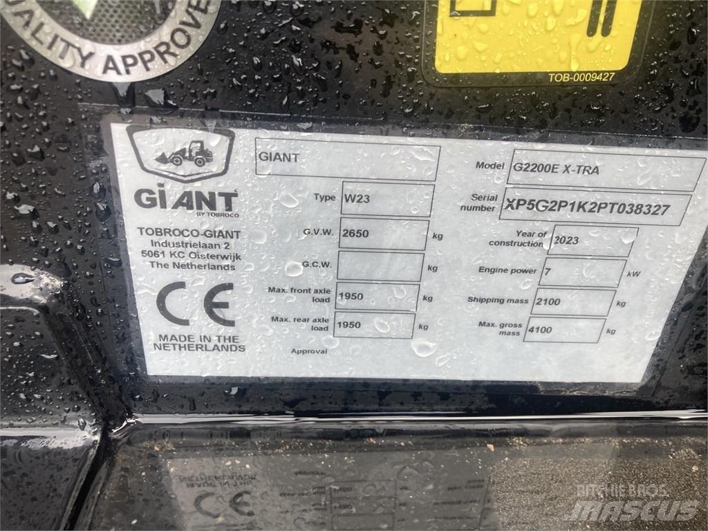 GiANT G2200E Višenamjenski utovarivači
