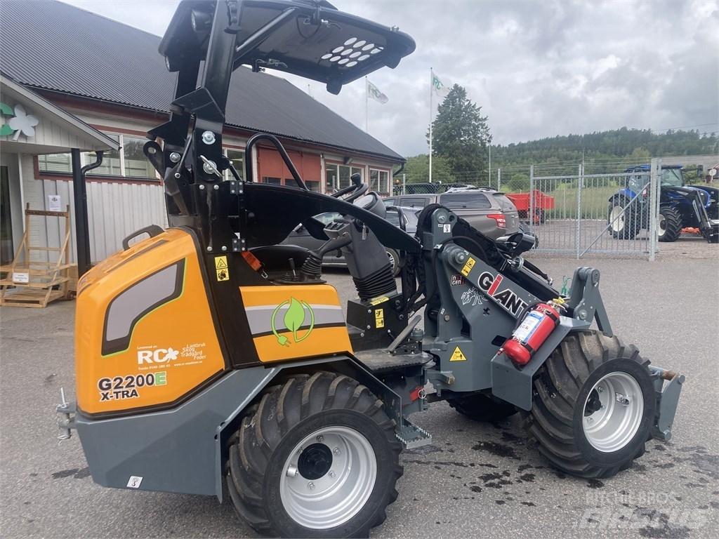 GiANT G2200E Višenamjenski utovarivači