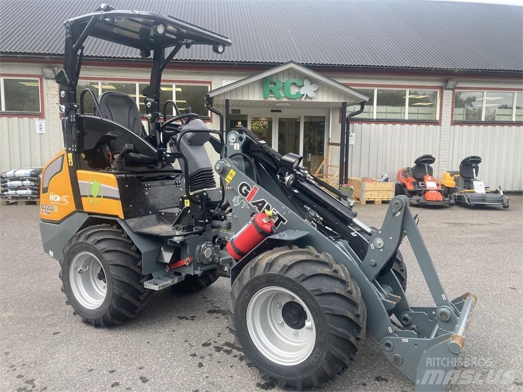 GiANT G2200E Višenamjenski utovarivači